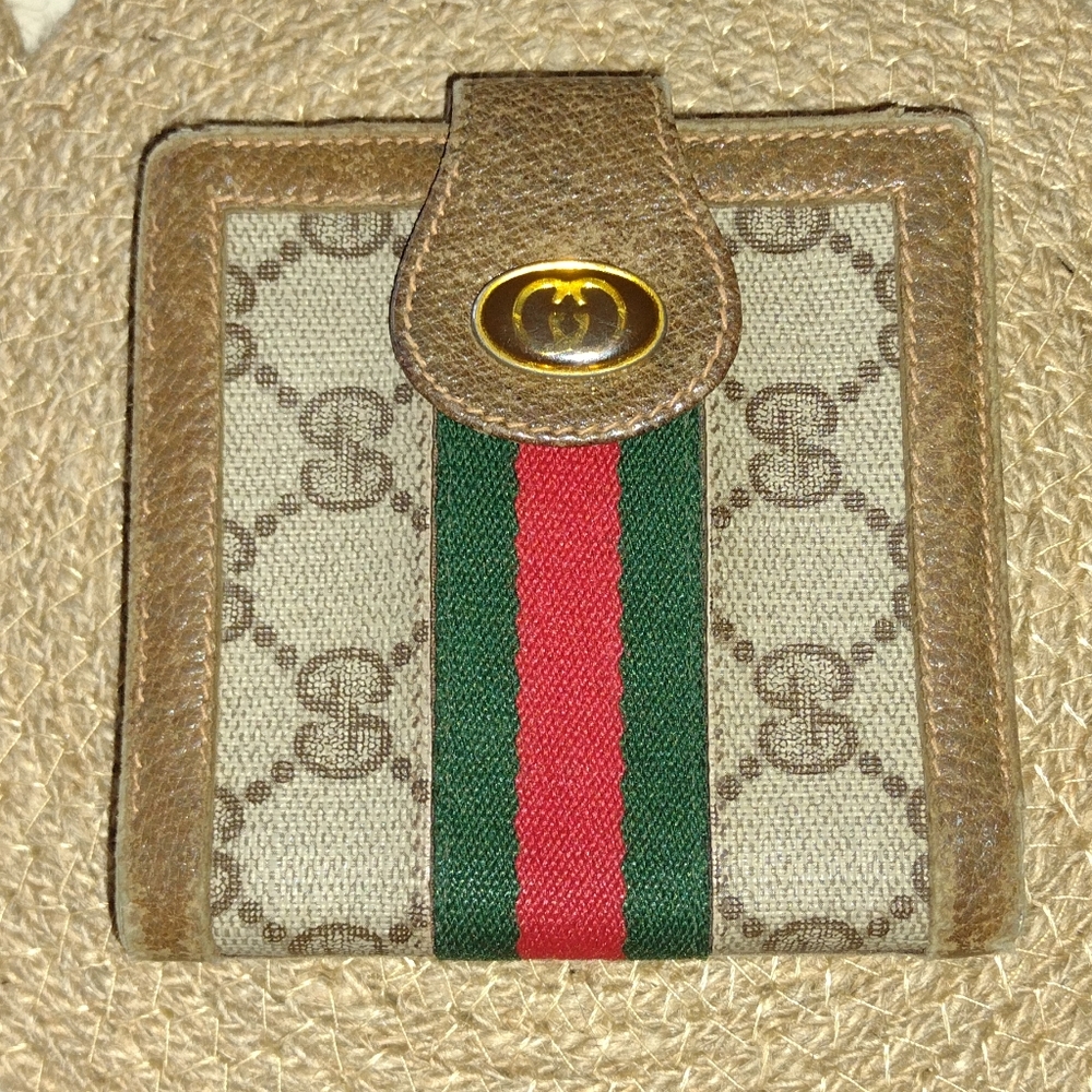 WOW!!  GUCCI  Vintage WALLET